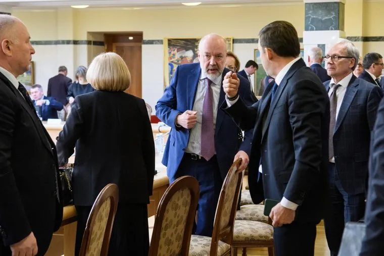 Заседание с участием Павла Крашенинникова по обсуждению Конституции РФ. Екатеринбург