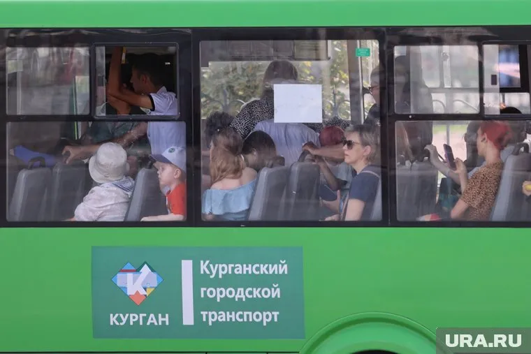 Курганцы просят увеличить число автобусов на маршрутах (архивное фото)
