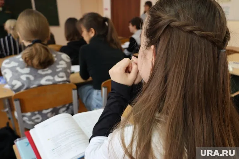 Курганцы считают, что школам не следовало сокращать уроки 14 мая