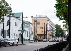 Вандалы испортили в Перми отремонтированный к 300-летию дом с памятной доской