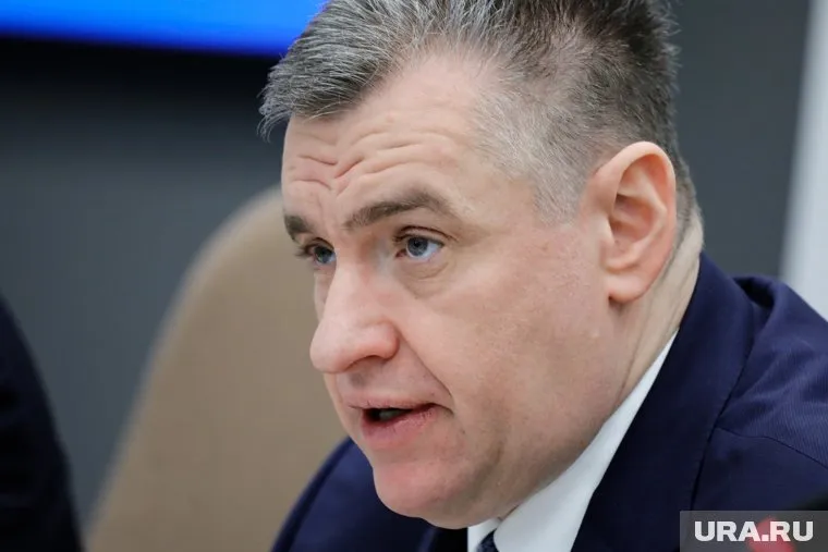 Удостоверение нужно давать военкорам, работающим на СВО, подчеркнул Слуцкий