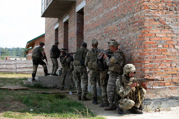 Внимание сосредоточено именно на руководящем составе 225-го полка