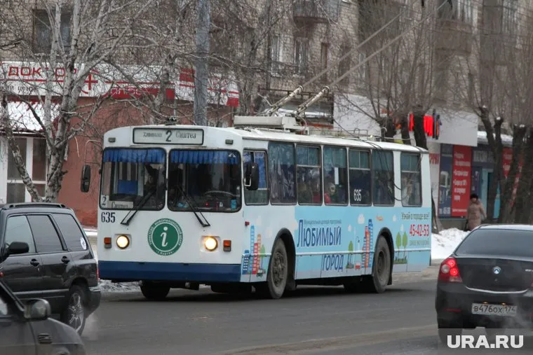 В Кургане на продажу с рук выставили старый троллейбус