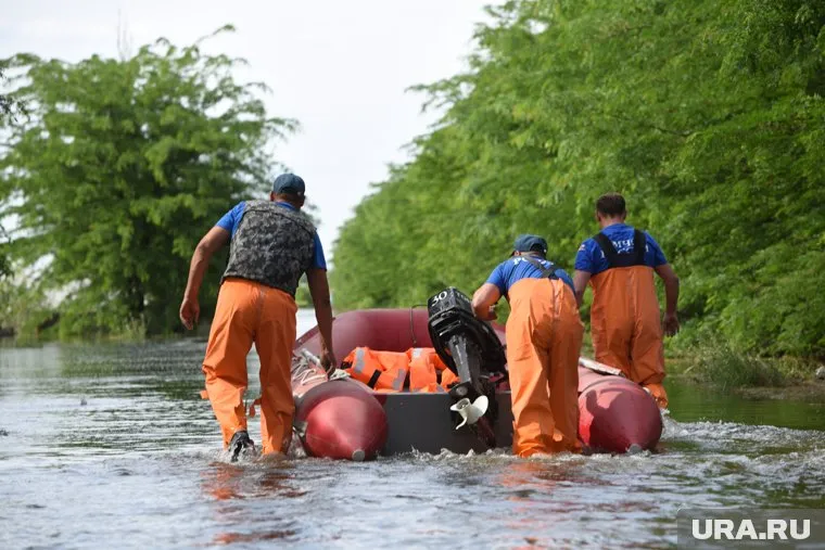 Последствия прорыва дамбы продолжают ликвидировать