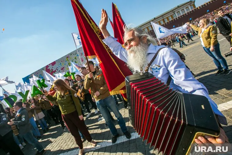 За пять выходных люди слишком расслабляются, чтобы быстро включиться в работу