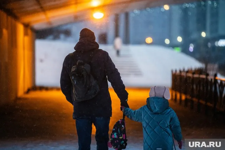 Отцов-одиночек освободят от обязательных работ