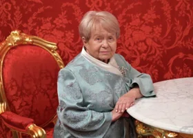 Путин позвонил Пахмутовой во время ее концерта и поздравил с днем рождения