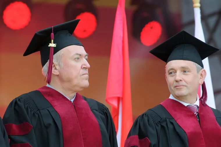 Вручение дипломов выпускникам УрФУ. Екатеринбург, кокшаров виктор, бугров дмитрий, конфедератка