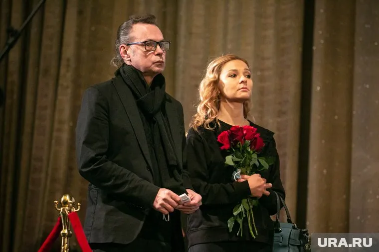 Экс-жена Левкина заявила, что любовь друзей и поклонников к мужу вызвала у нее улыбку на похоронах