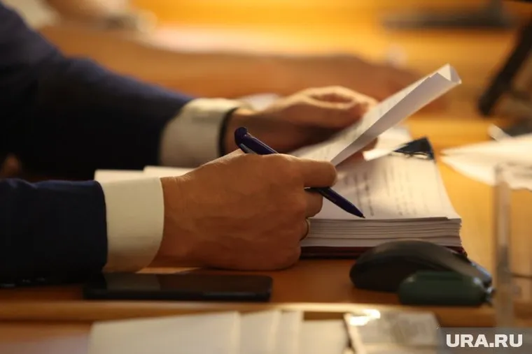 На довыборы уже заявились три кандидата