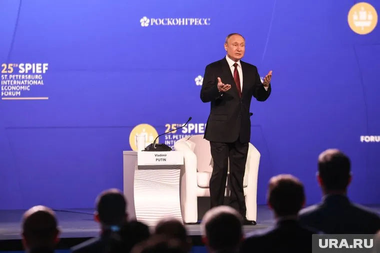 Владимир Путин наградил трех свердловчан