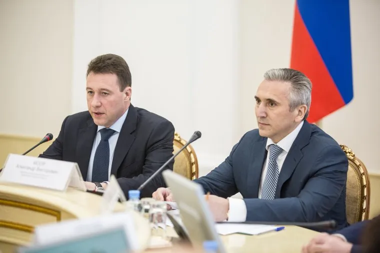 Представление ВРИО губернатора Тюменской области Александра Моора полномочным представителем президента Игорем Холманских. Тюмень , моор александр, холманских игорь