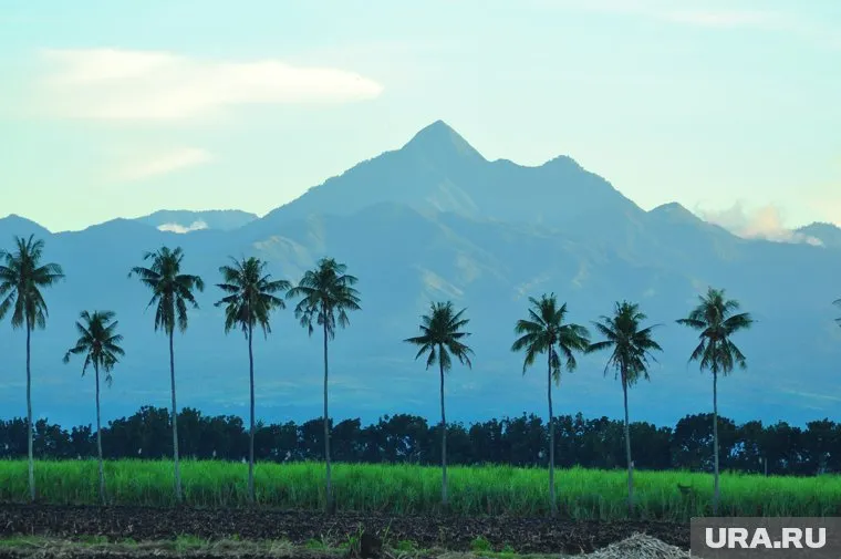 Туристы пропали при восхождении на вулкан Талинис