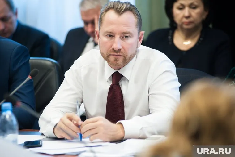 В 2019 году Вячеслав Брозовский перечислил матери внебрачного ребенка почти 600 тысяч рублей. Она полагает, что этого недостаточно