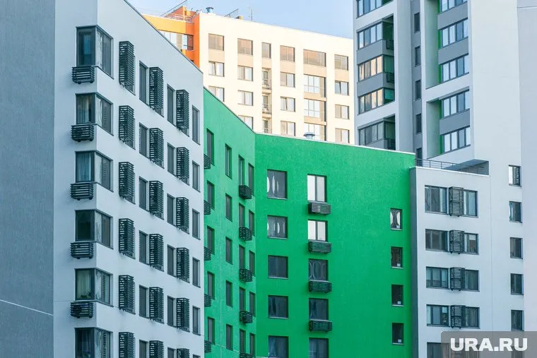 Летучую мышь нашли на окне многоэтажки в центре Перми