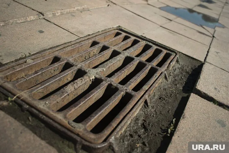 В Шадринске на новой набережной прорвало ливневую канализацию