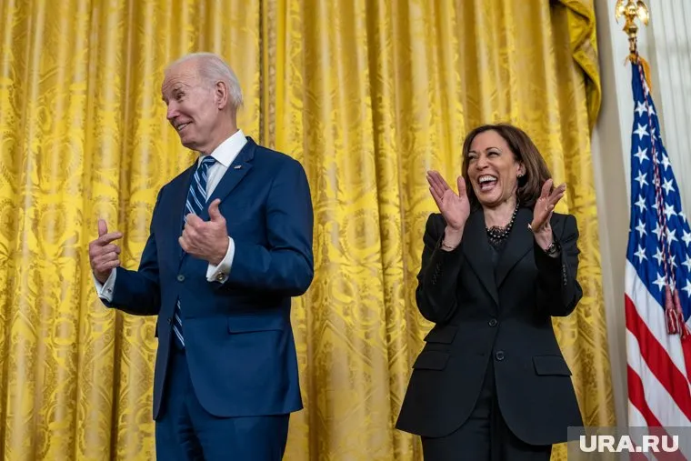 Нездоровый юмор Байдена вызывал приступы веселья у его ближайшего окружения