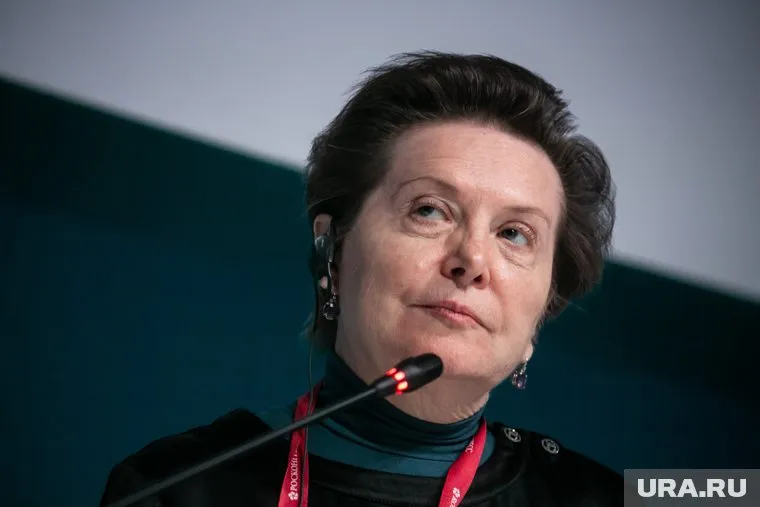 Комарова подписала постановление об отставке Аксенова