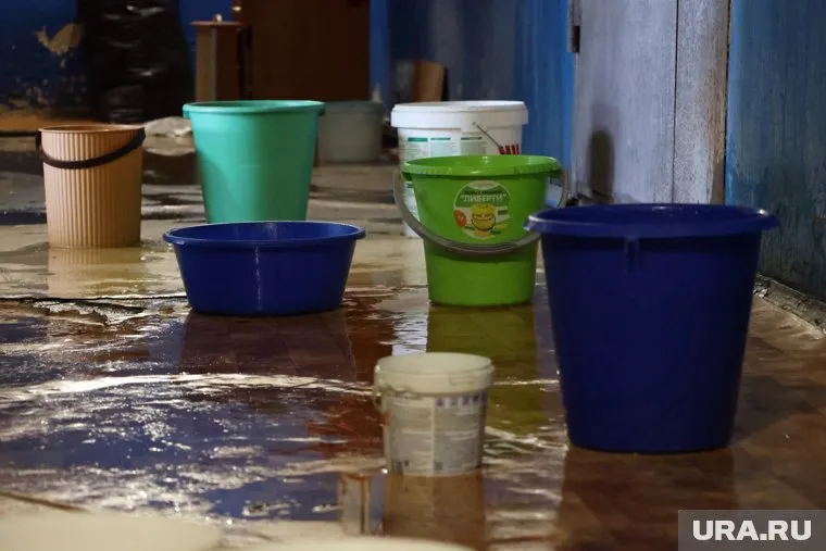 В Кургане снова потекла крыша после «ремонта» от УК «Курган плюс»