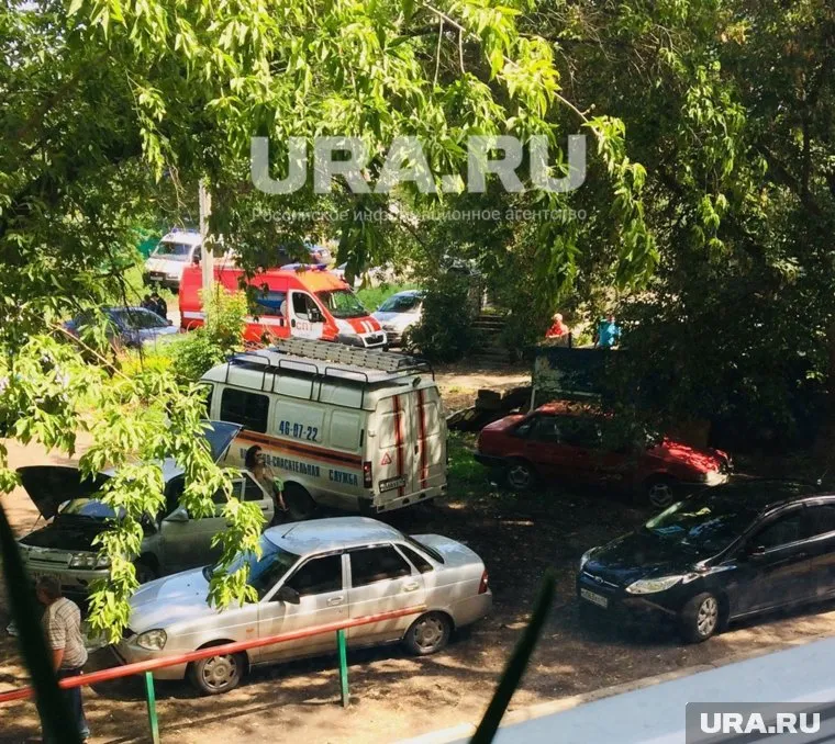 На место трагедии выезжали сотрудники всех оперативных служб города