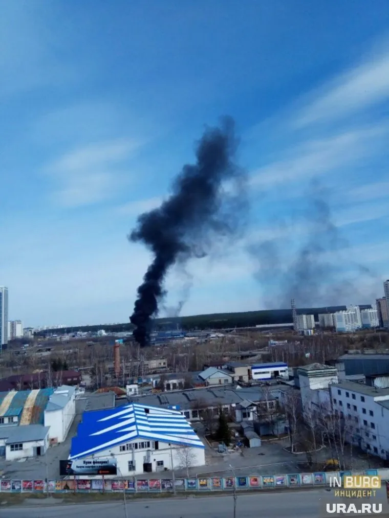 Столб дыма можно было увидеть издалека