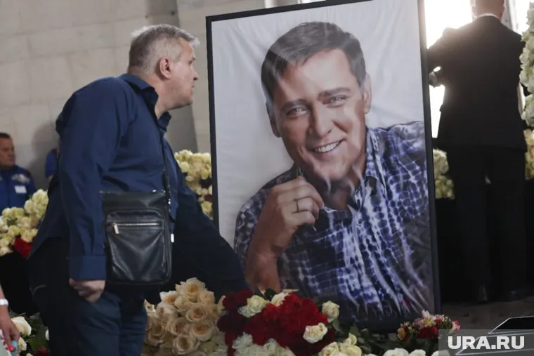 Могилу Шатунова будут охранять вооруженные росгвардейцы, сообщает «КП»