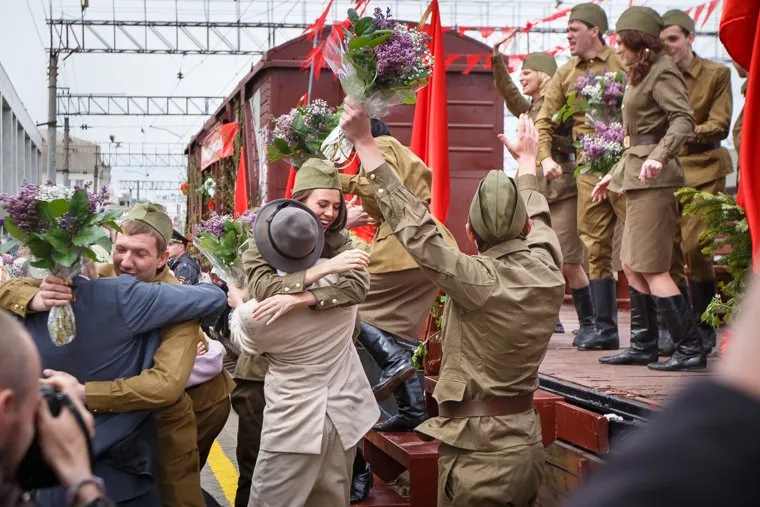 Реконструкция прибытия поезда Победы и открытие памятника «С чего начинается родина». Екатеринбург