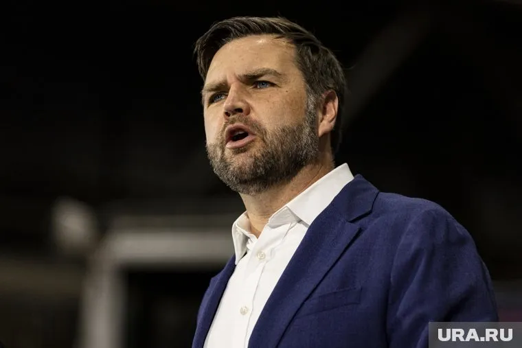 Вэнс заявил, что США намерены прекратить отправлять деньги на Украину