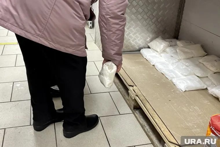 Самый большой ассортимент сахара расположен на полках Metro и «Ленты»