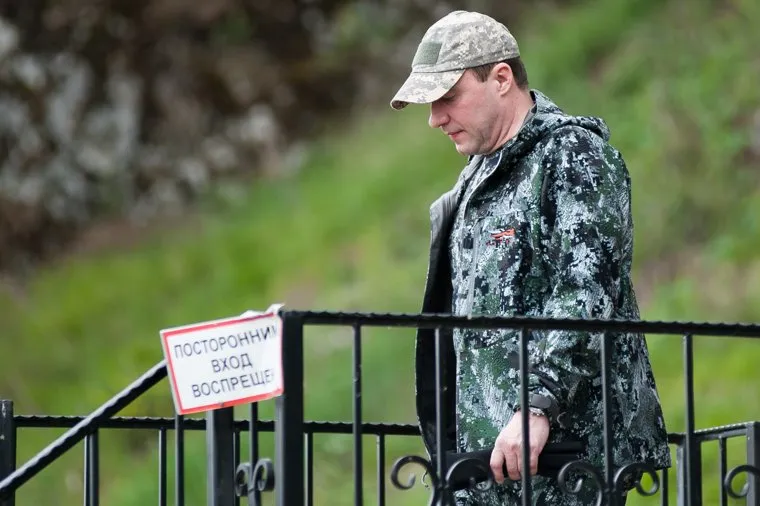 Традиционный сплав по реке Чусовой движения "В защиту человека труда". Свердловская область, деревня Слобода, посторонним вход воспрещен, холманских игорь