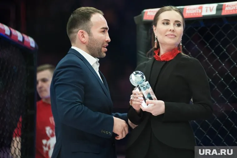 За уральских селебрити отдувалась Юлия Михалкова. Одна за всех