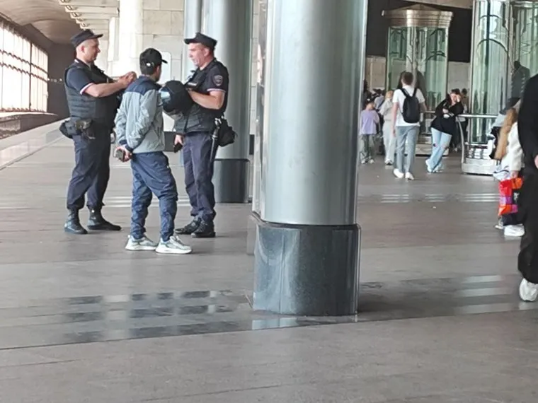 В Московском метро дежурят отряды полиции