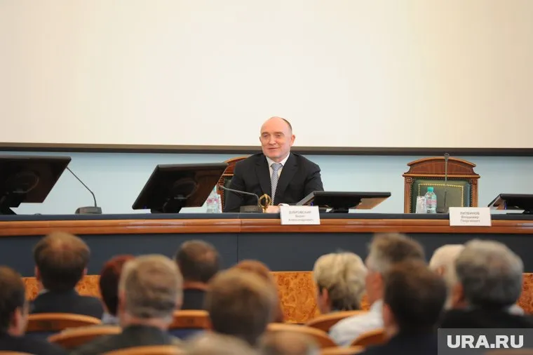 Дубровский не будет дожидаться, пока истекут полномочия конфликтующего мэра