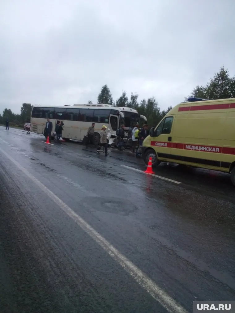 Автобус с вахтовиками влетел в «Камаз» (архивное фото)