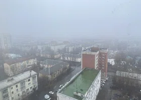 Челябинск накрыло утренним туманом