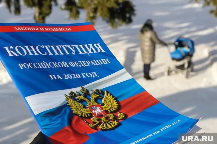 За поправки предстоит проголосовать россиянам