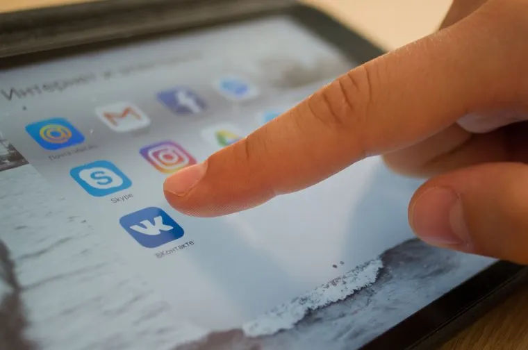 Соцсети. Екатеринбург, планшет, ВКонтакте, социальные сети, apple