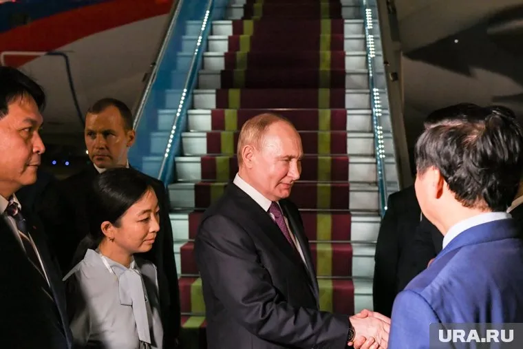 Госдеп США недоволен визитом Владимира Путина во Вьетнам, пишет Financial Times