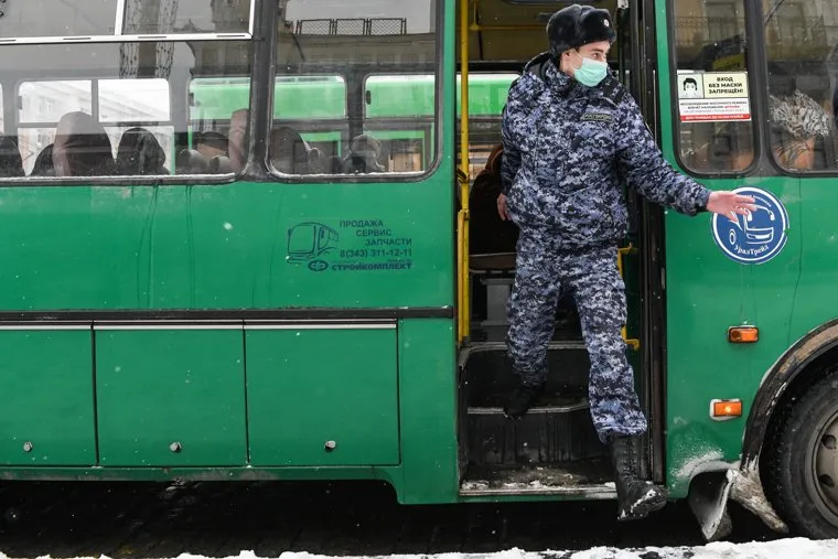 Проверка Росгвардией и МОБом соблюдения санитарных мер. Екатеринбург