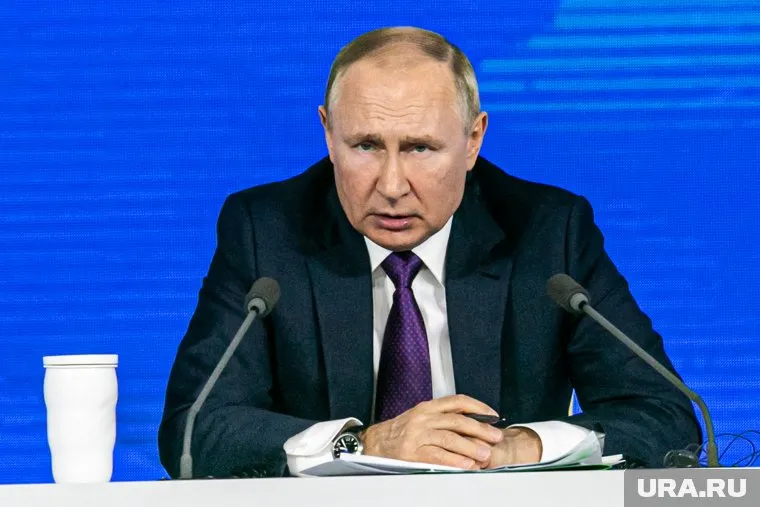 Путин обсудил с Беннетом важность эвакуации мирных граждан с территории завода в Мариуполе