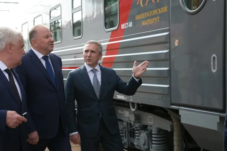 Визит Николая Цуканова , полномочного представителя президента на ЖД вокзал , строительство кольцевой автодороги и НПЗ. Тюмень. (необр), моор александр, цуканов николай