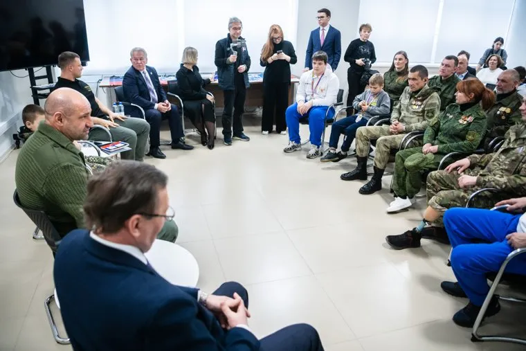 Полпред УрФО Артем Жога в свердловском филиале Фонда «Защитники Отечества». Екатеринбург