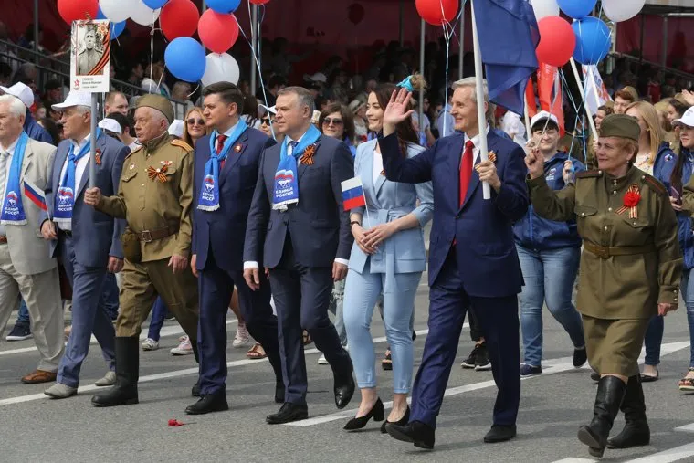 парад 9 мая . Тюмень