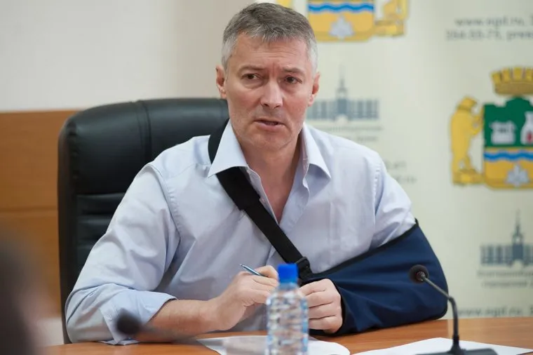 Встреча мэра города Екатеринбурга с протестующими дальнобойщиками. Екатеринбург, ройзман евгений