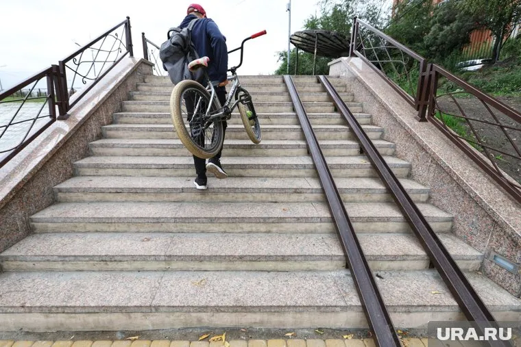 Мужчина похитил из подъезда велосипед за 50 тысяч рублей