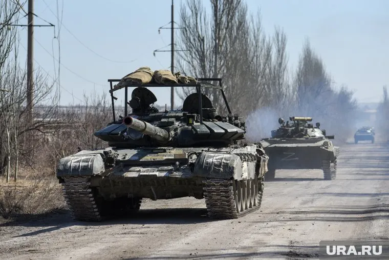 Российская армия использует дополнительную стальную защиту от дронов противника