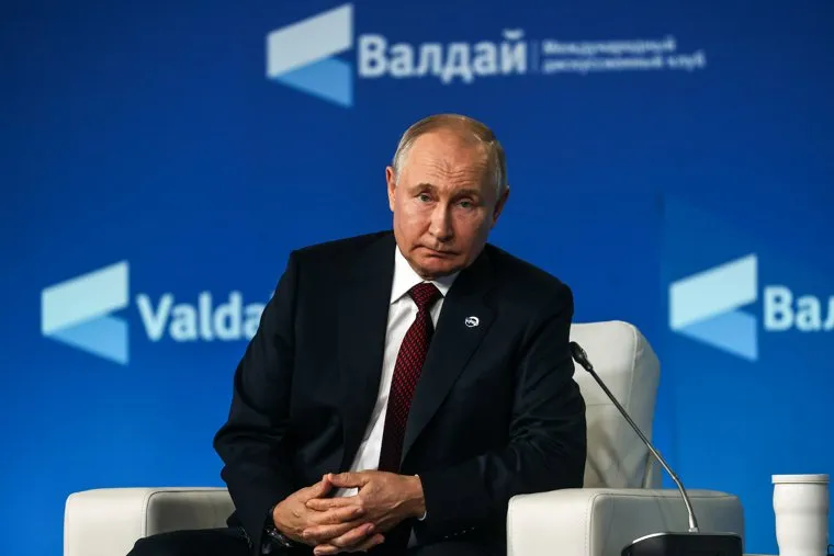 Владимир Путин на пленарной сессии Валдайского дискуссионного клуба. Сочи