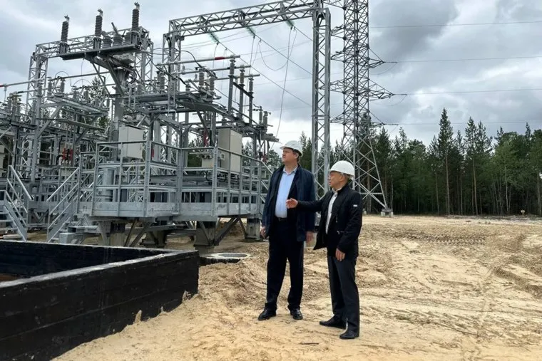 Ход работ на ключевых энергообъектах проверили директор ЮТЭК-РС Максим Медведев и гендиректор СГЭС Виталий Пак