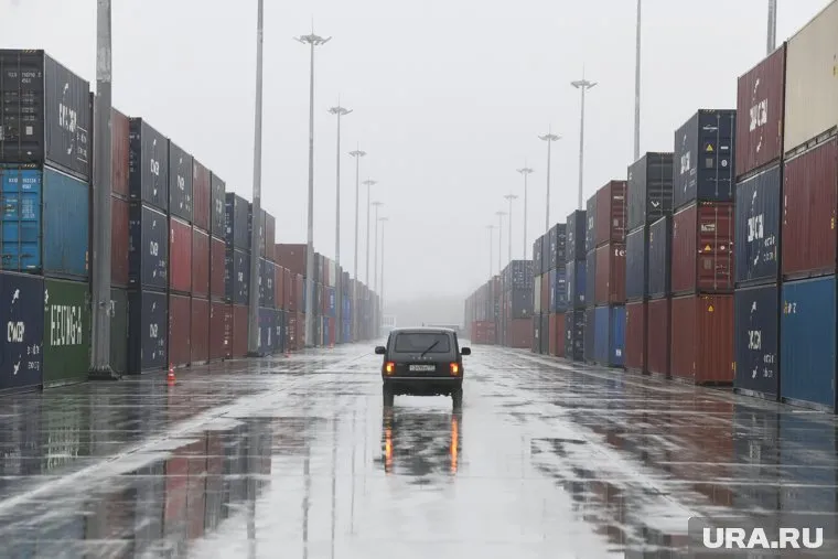 Пошлины Трампа ударили по торговым портам, они переполнены, пишет FT