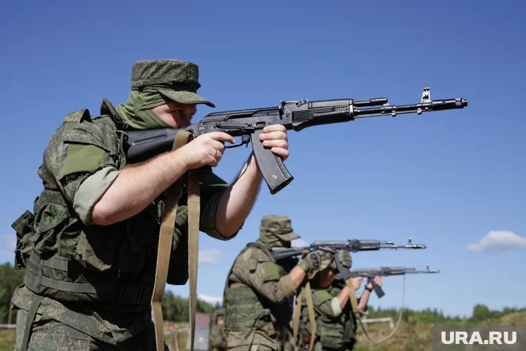 Российские военные отражают попытки наступления ВСУ, отметил Андрей Марочко